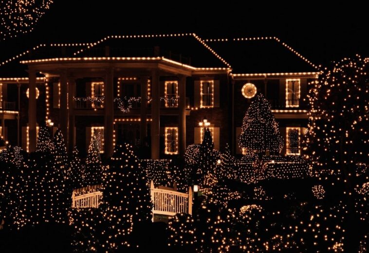 Holiday Lights, Ice Skating at Fenton, Santa Sightings